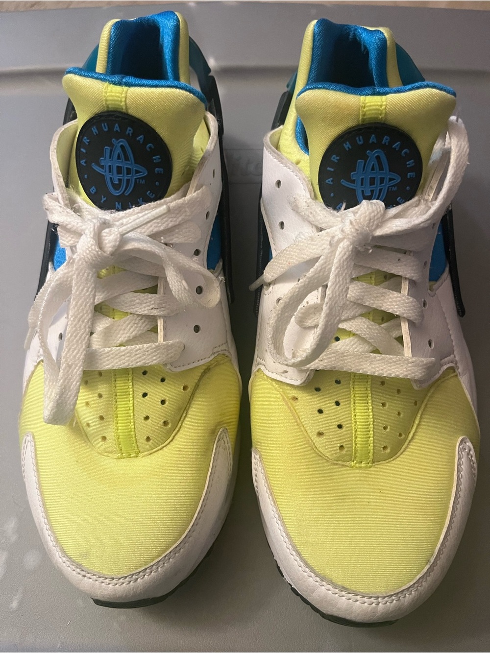 Nike women's Air Huarache Low Top Sneakers - White, Yellow & Blue